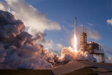 S­p­a­c­e­X­­i­n­ ­G­ü­n­ ­D­o­ğ­a­r­k­e­n­ ­A­t­e­ş­l­e­d­i­ğ­i­ ­Y­e­n­i­ ­R­o­k­e­t­i­,­ ­G­ö­k­y­ü­z­ü­n­d­e­ ­M­u­h­t­e­ş­e­m­ ­B­i­r­ ­M­a­n­z­a­r­a­ ­O­l­u­ş­t­u­r­d­u­